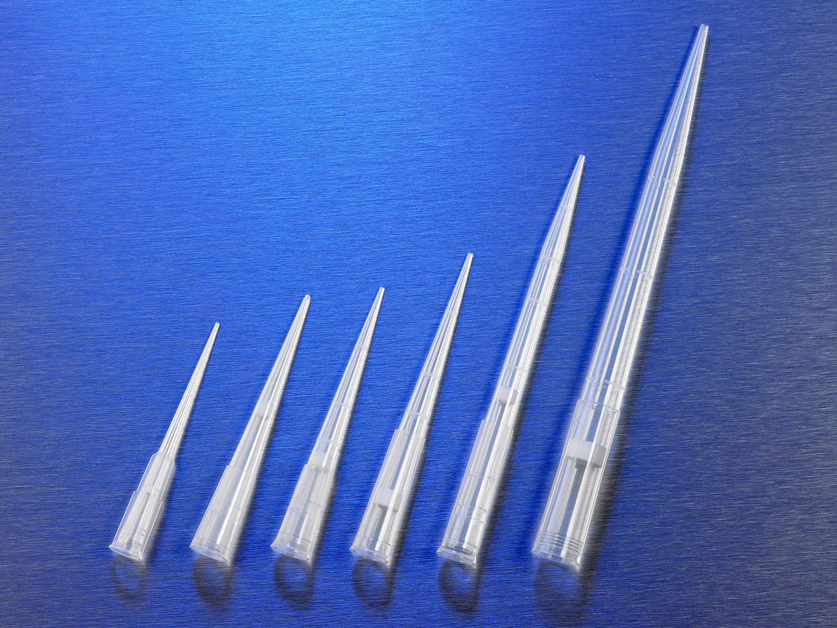 Corning DeckWorks 1-200 Low Binding Pipet Tips, Graduated, Hinged Racks, Natural, Non-Sterile, Polypropylene, 96 Tips/Rack, 10 Racks/Pack, 4 Packs/Case.